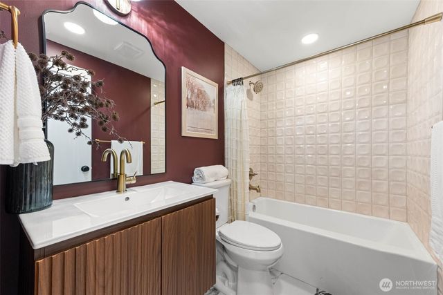 3022 S Holden Street, Seattle, WA 98108