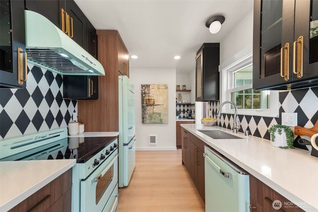 3022 S Holden Street, Seattle, WA 98108