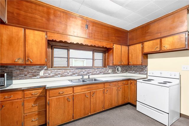 621 Stone Street, City Of Greensburg, PA 15601