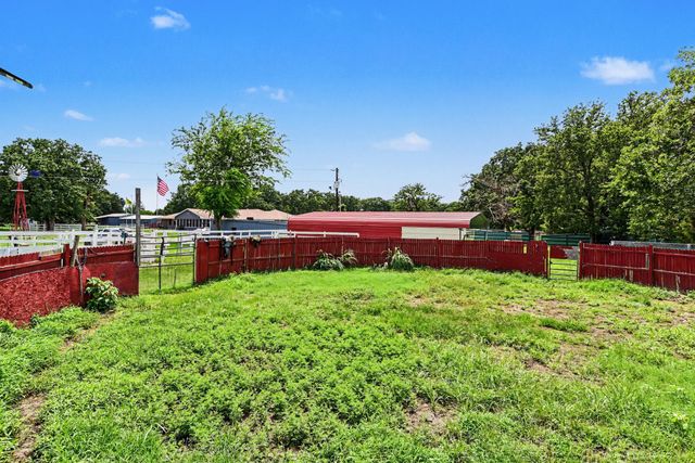 1814 County Road 121, Kaufman, TX 75142