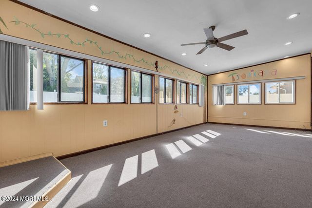 691 Sussex Court, Toms River, NJ 08753