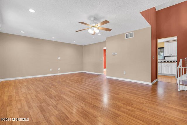 691 Sussex Court, Toms River, NJ 08753