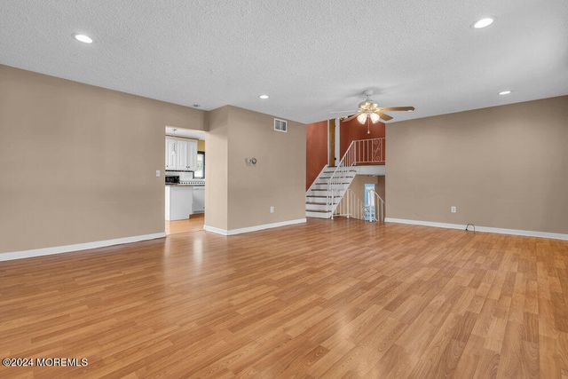 691 Sussex Court, Toms River, NJ 08753