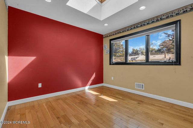 691 Sussex Court, Toms River, NJ 08753