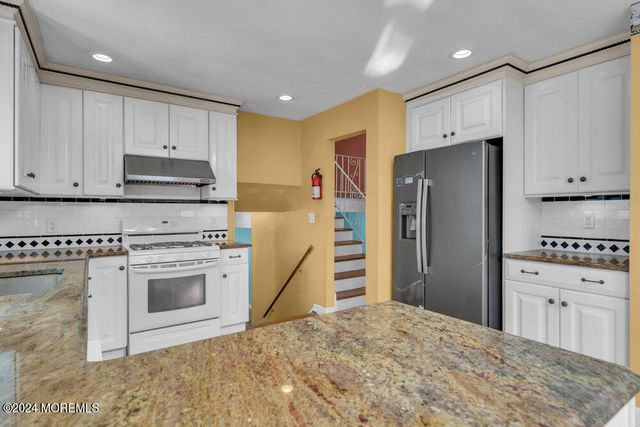 691 Sussex Court, Toms River, NJ 08753