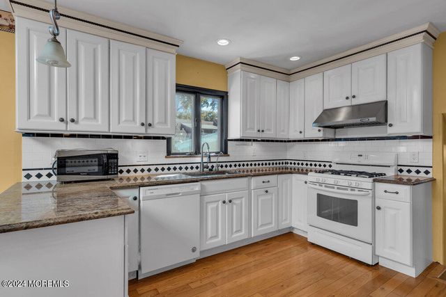 691 Sussex Court, Toms River, NJ 08753