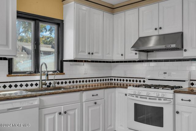 691 Sussex Court, Toms River, NJ 08753