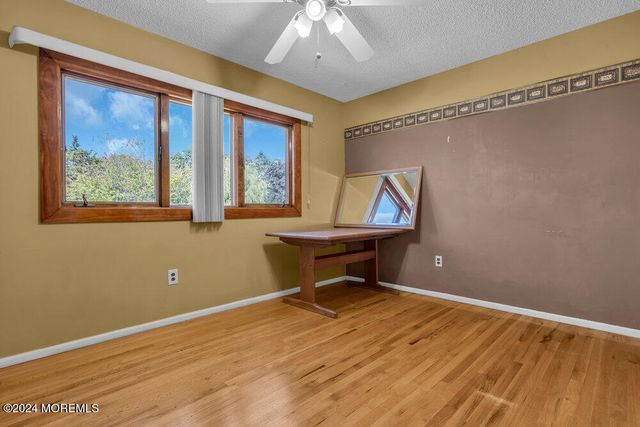 691 Sussex Court, Toms River, NJ 08753