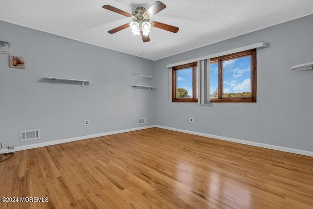 691 Sussex Court, Toms River, NJ 08753