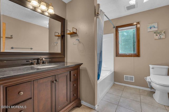 691 Sussex Court, Toms River, NJ 08753