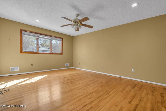 691 Sussex Court, Toms River, NJ 08753