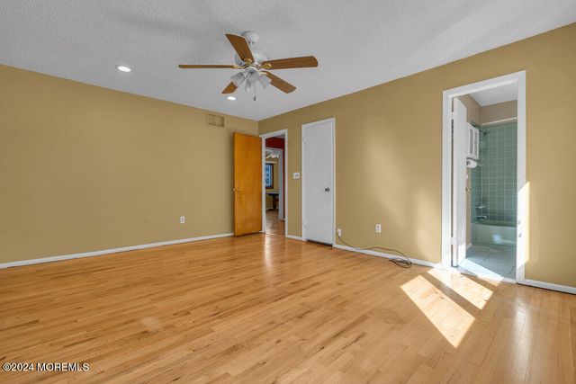 691 Sussex Court, Toms River, NJ 08753