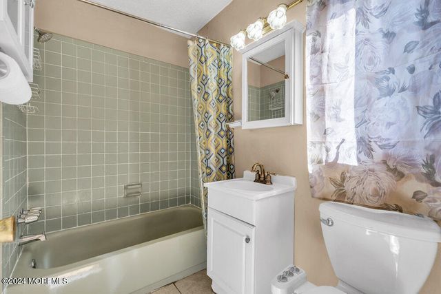 691 Sussex Court, Toms River, NJ 08753