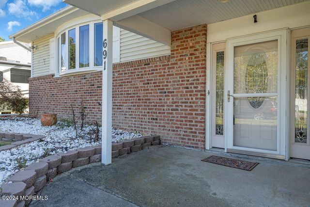 691 Sussex Court, Toms River, NJ 08753