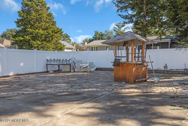 691 Sussex Court, Toms River, NJ 08753