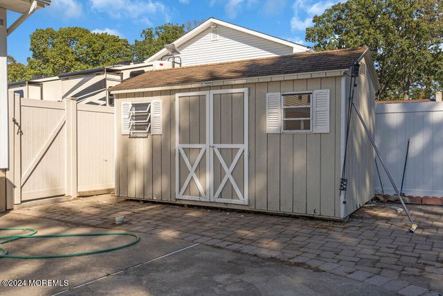 691 Sussex Court, Toms River, NJ 08753