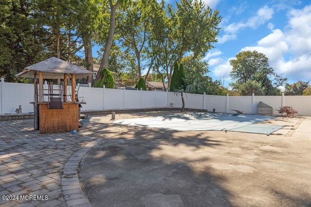 691 Sussex Court, Toms River, NJ 08753