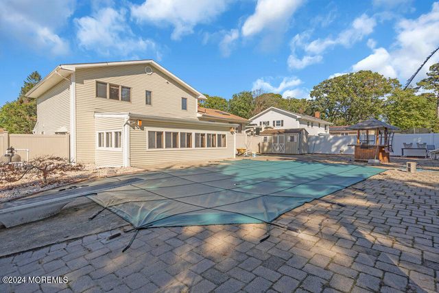 691 Sussex Court, Toms River, NJ 08753