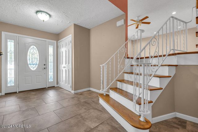 691 Sussex Court, Toms River, NJ 08753