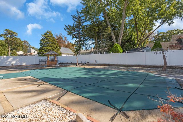 691 Sussex Court, Toms River, NJ 08753