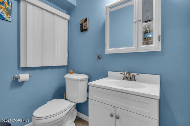 691 Sussex Court, Toms River, NJ 08753