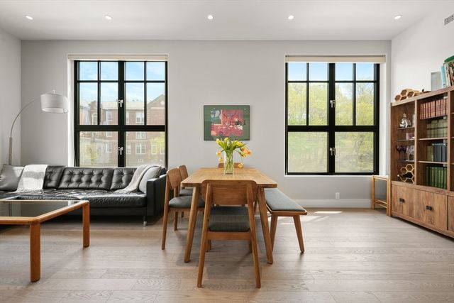 8 Leverett St 3, Brookline, MA 02445