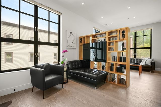 8 Leverett St 3, Brookline, MA 02445