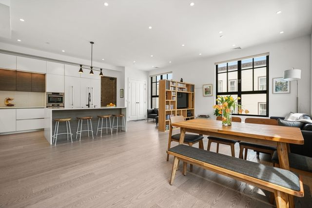 8 Leverett St 3, Brookline, MA 02445