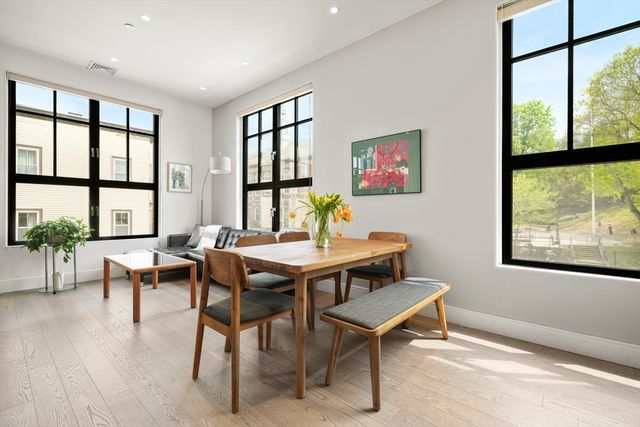 8 Leverett St 3, Brookline, MA 02445