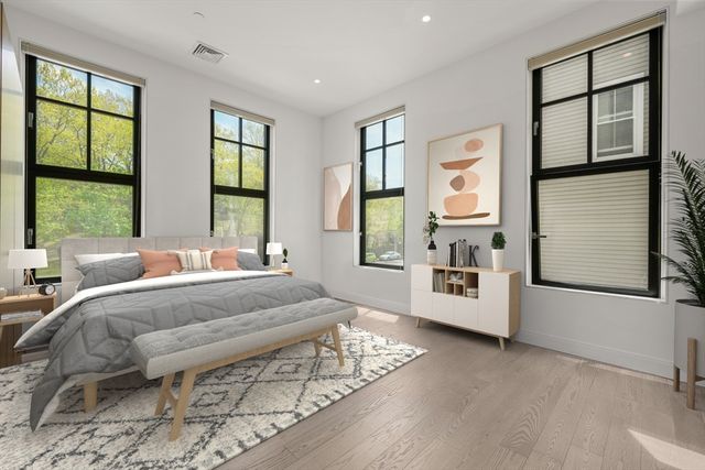 8 Leverett St 3, Brookline, MA 02445