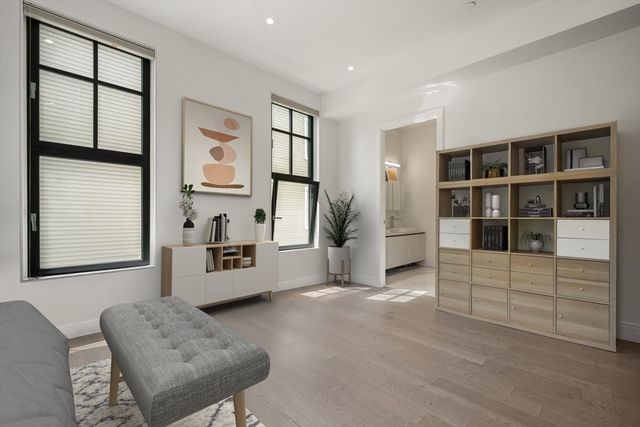 8 Leverett St 3, Brookline, MA 02445