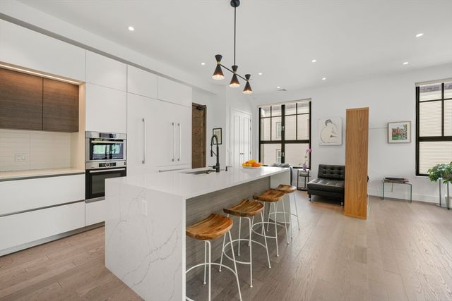 8 Leverett St 3, Brookline, MA 02445