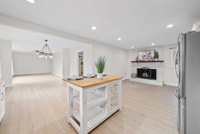 509 Rosewood Dr, Clarksville, TN 37043