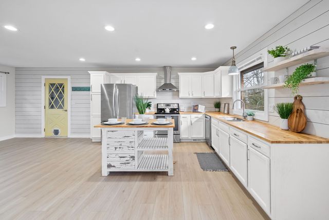 509 Rosewood Dr, Clarksville, TN 37043