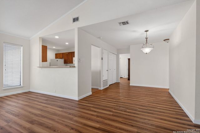 609 Oak Park Dr, Boerne, TX 78006