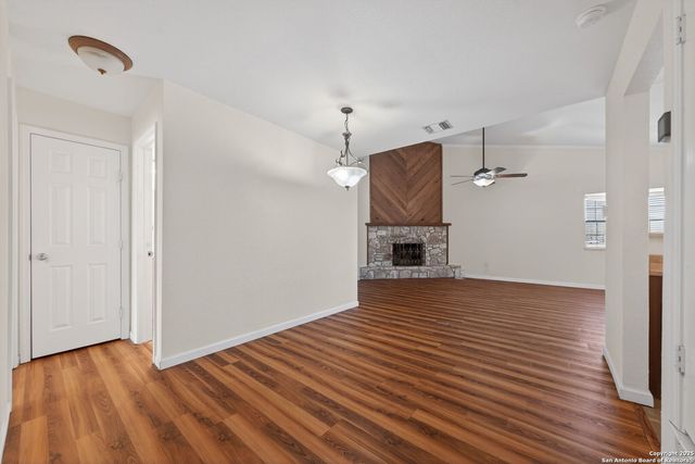 609 Oak Park Dr, Boerne, TX 78006