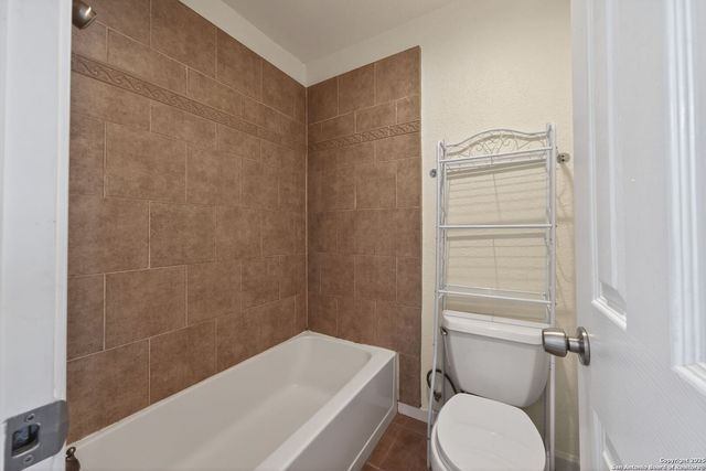 609 Oak Park Dr, Boerne, TX 78006