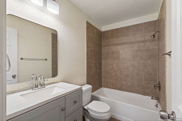 609 Oak Park Dr, Boerne, TX 78006