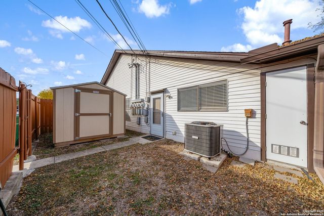 609 Oak Park Dr, Boerne, TX 78006