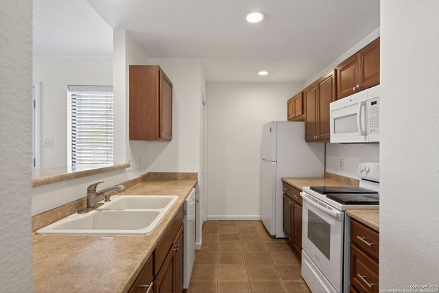 609 Oak Park Dr, Boerne, TX 78006