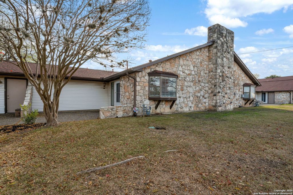 609 Oak Park Dr, Boerne, TX 78006