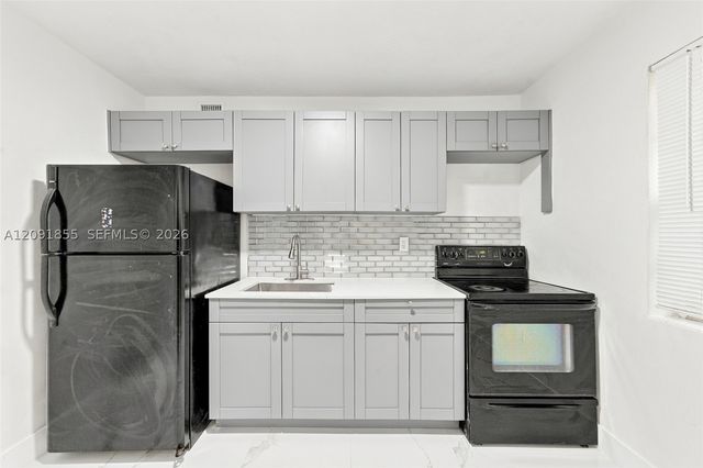 219 NW 10th Ave APT 3, Miami, FL 33128