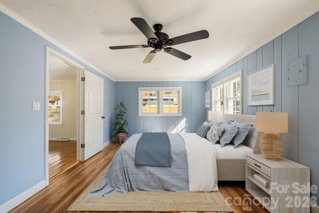 1015 Mountain View Street, Hendersonville, NC 28739