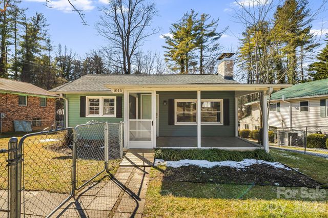 1015 Mountain View Street, Hendersonville, NC 28739