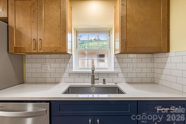 1015 Mountain View Street, Hendersonville, NC 28739