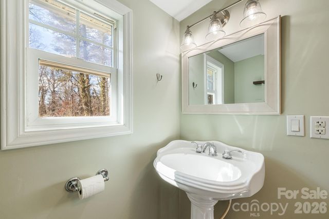 1015 Mountain View Street, Hendersonville, NC 28739