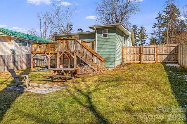 1015 Mountain View Street, Hendersonville, NC 28739