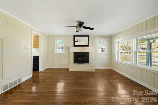 1015 Mountain View Street, Hendersonville, NC 28739