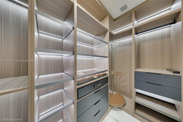 300 Biscayne Boulevard Way 2307W, Miami, FL 33131