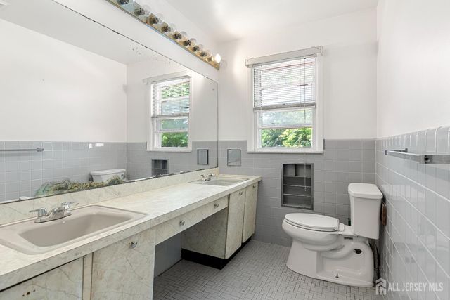 29 Devonshire Terrace, West Orange, NJ 07052